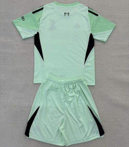 25/26 Liverpool goalkeeper Adult set green