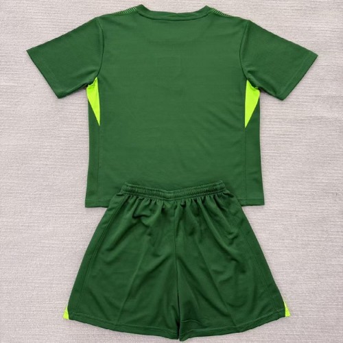 25/26 England green goalkeeper kids kit