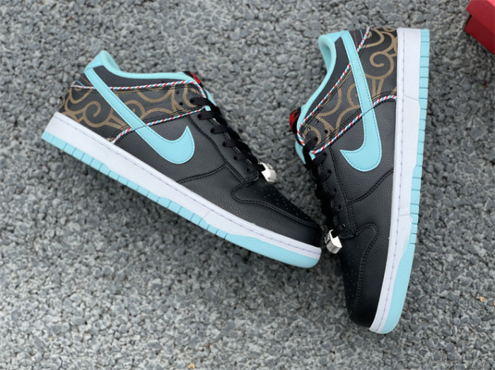 WOMEN Dunk Low Retro SE 'Barber Shop - Black'