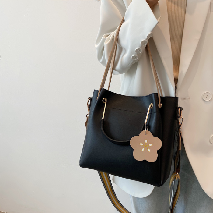 Retro Large-capacity Portable Bucket Bag