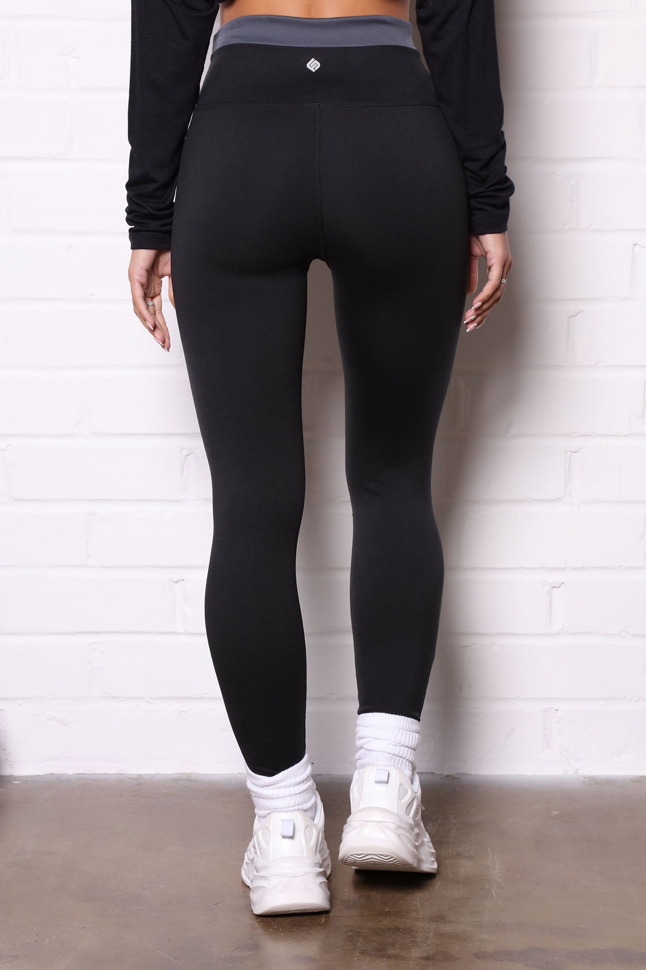 Straight Fit Active V Front Legging - Black