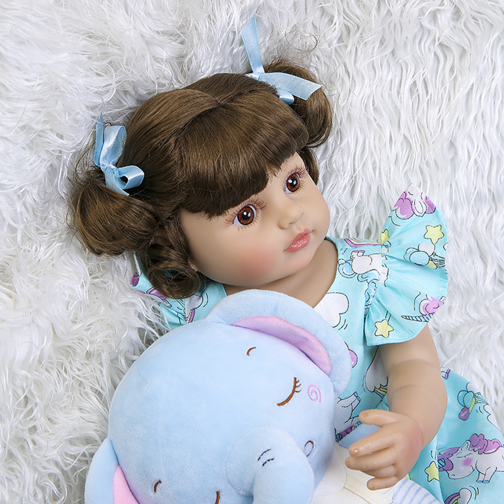 Boneca Bebê Reborn Silicone Menina Elefante Olhos Castanhos 55cm IG-530