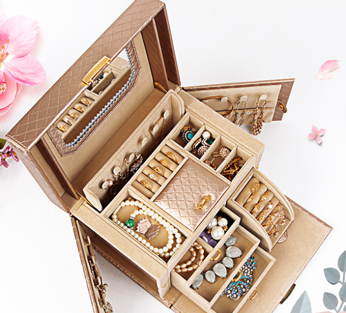 Jewelry box Princess European jewelry storage box Korean popular jewelry storage box wooden belt lock leather gift female