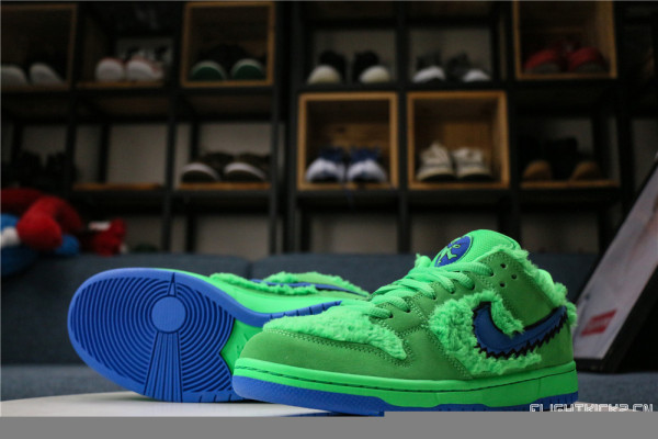 Grateful Dead x Nike SB Dunk Low Green