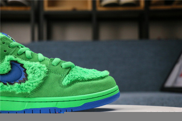 Grateful Dead x Nike SB Dunk Low Green