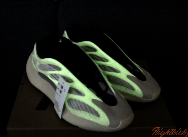 Adidas Yeezy 700 v3 Grey Azael (Glow)