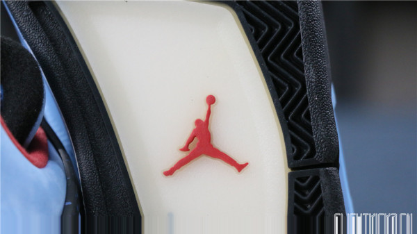 Travis Scott x Air Jordan 4  ( A1)