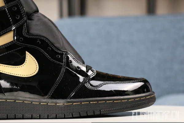 Air Jordan 1 Retro High OG in Black/Metallic Gold 2020