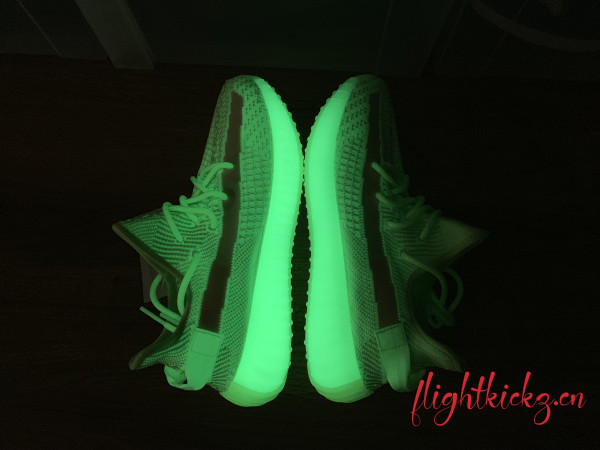Yeezy Boost 350 V2  Glow In The Dark ( A1)