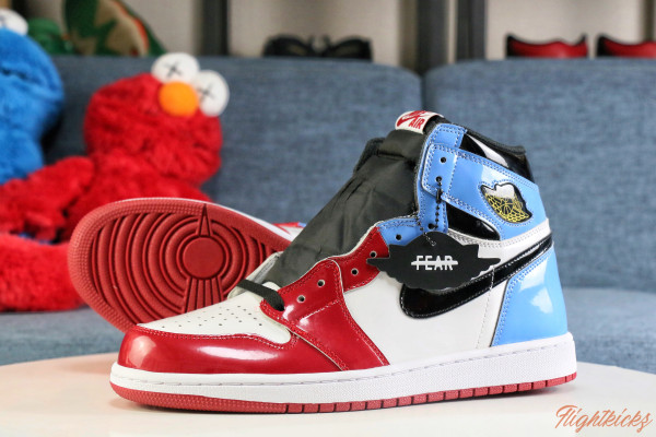 Air Jordan 1 Retro  Fearless  2019