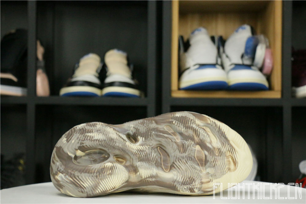 Yeezy Foam RNNR MX Cream Clay (GX8774油画）（A1）