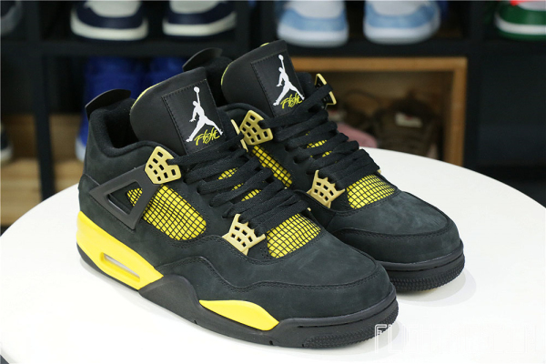 Jordan 4 Retro Thunder 2012