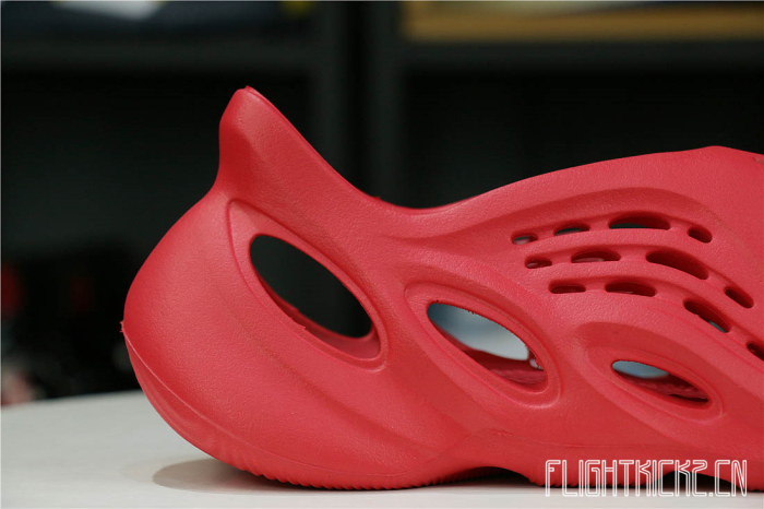 Yeezy Foam RNNR Vermillion（A1）