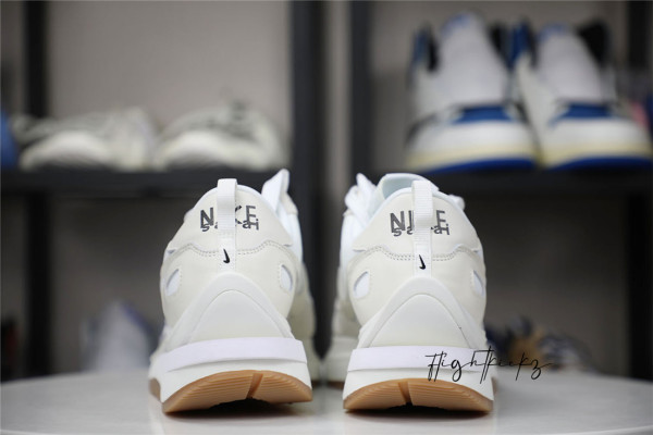Sacai x Nike VaporWaffle SP “Sail” 2021（A1）
