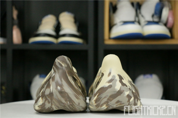 Yeezy Foam RNNR MX Cream Clay (GX8774油画）（A1）