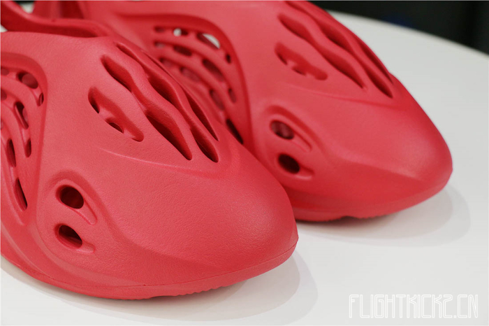 Yeezy Foam RNNR Vermillion（A1）