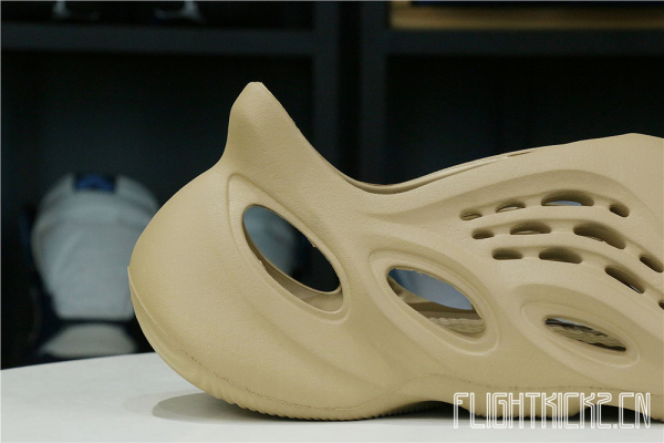 Yeezy Foam RNNR Ochre (GW3354 土黄）（A1）