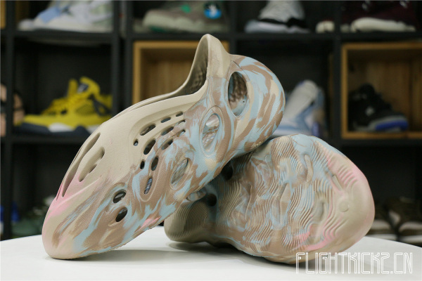 Yeezy Foam RNNR MX Sand Grey (GY3969兰褐粉）（A1）