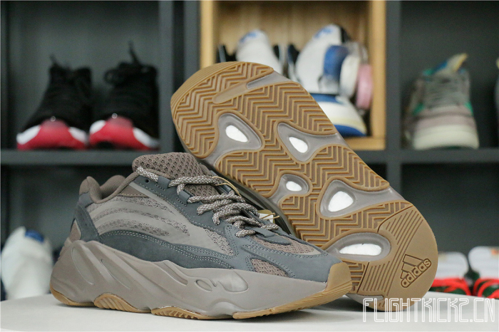 Adidas Yeezy 700 Boost v2 Mauve 2021