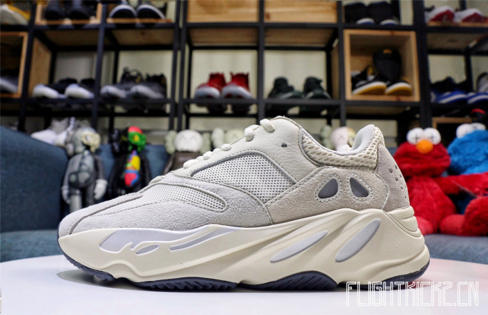 Yeezy Boost 700 Analog