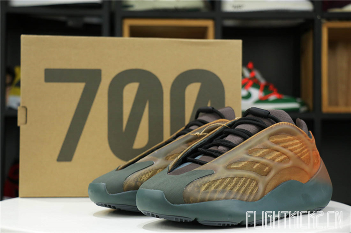 Yeezy 700 V3 Copper Fade 2021