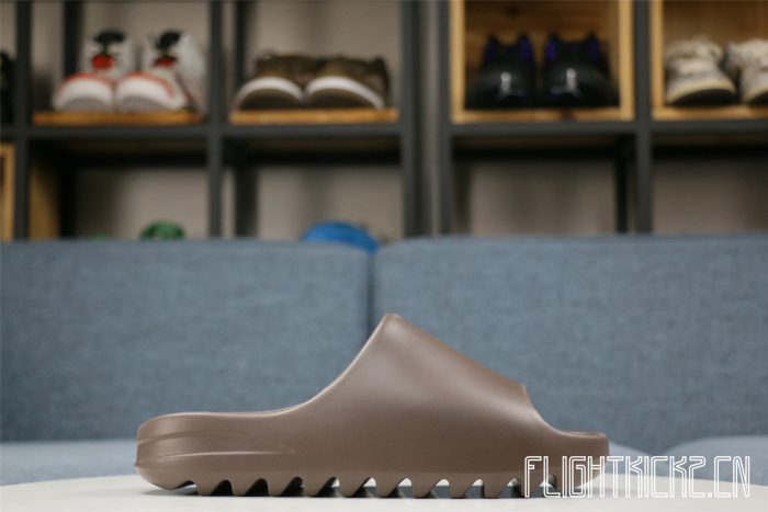 Yeezy Slides Soot 2020（G55495深棕）（A1 Batch）