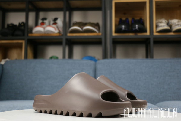 Yeezy Slides Soot 2020（G55495深棕）（A1 Batch）