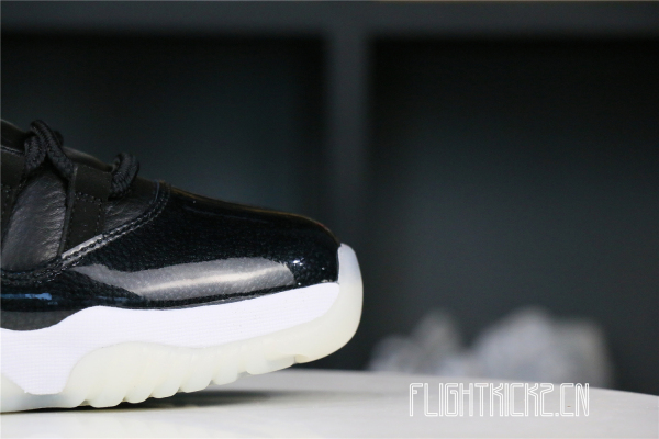Air Jordan 11 Low “72-10”