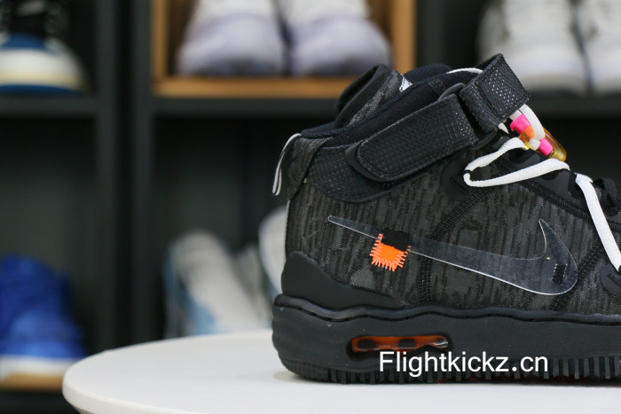Off-White x Nike Air Force 1 Mid Set