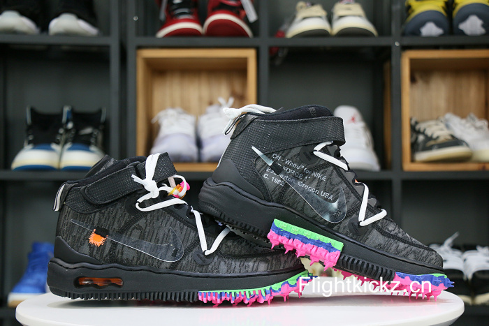 Off-White x Nike Air Force 1 Mid Set