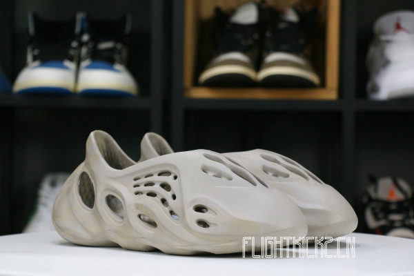 adidas Yeezy Foam RNNR Stone Sage（A1）