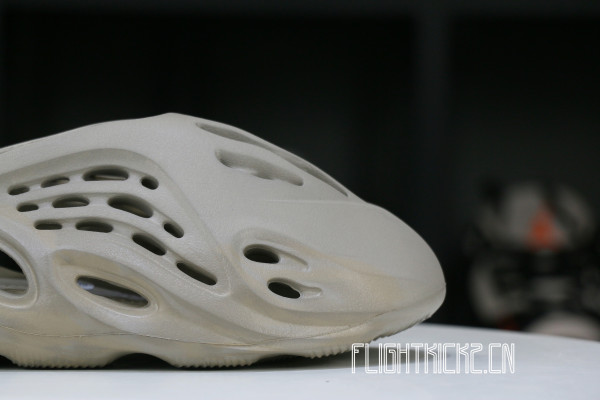 adidas Yeezy Foam RNNR Stone Sage（A1）
