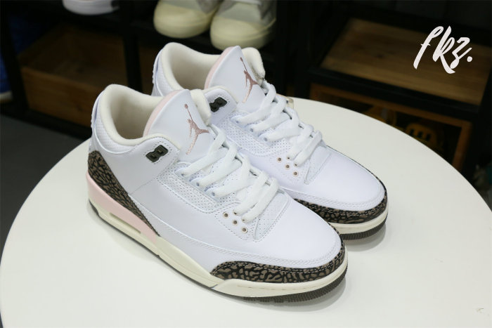 Air Jordan 3 Retro Neapolitan Dark Mocha 2022
