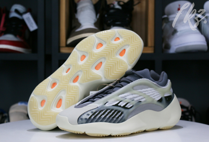 Yeezy 700 V3 ‘Fade Salt’ 2022