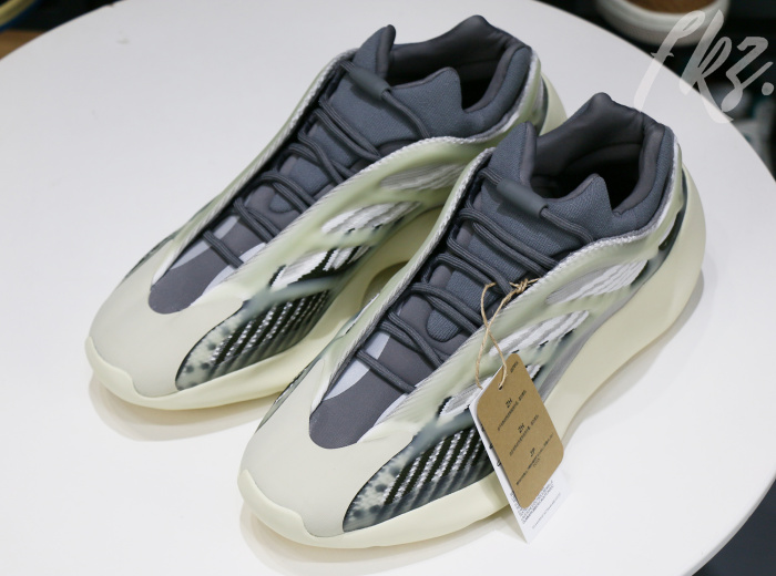 Yeezy 700 V3 ‘Fade Salt’ 2022