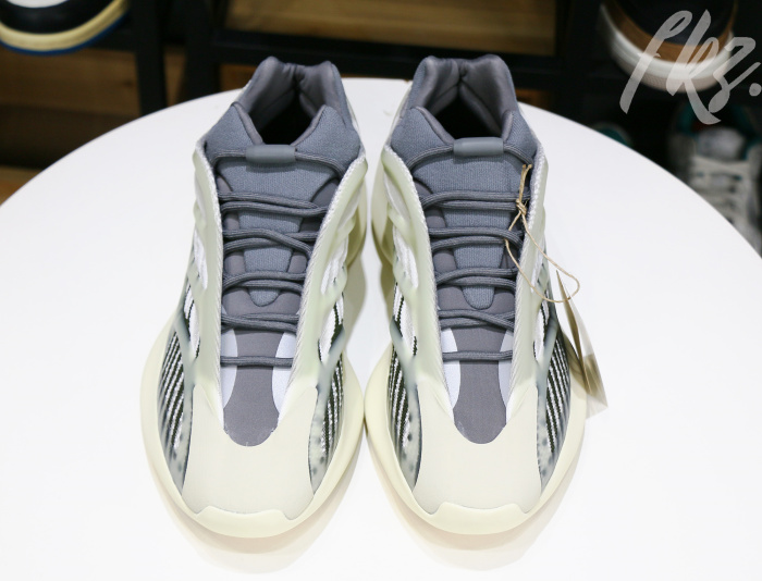 Yeezy 700 V3 ‘Fade Salt’ 2022