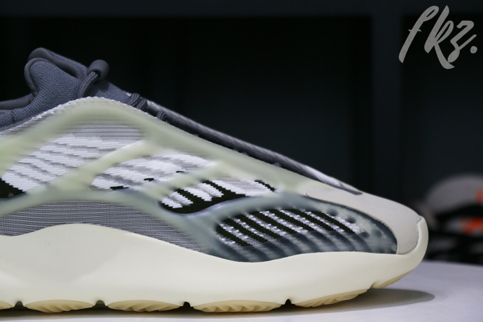 Yeezy 700 V3 ‘Fade Salt’ 2022