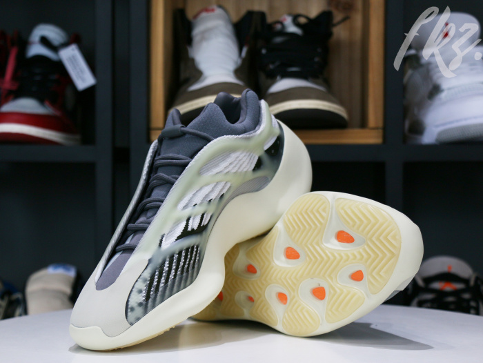 Yeezy 700 V3 ‘Fade Salt’ 2022