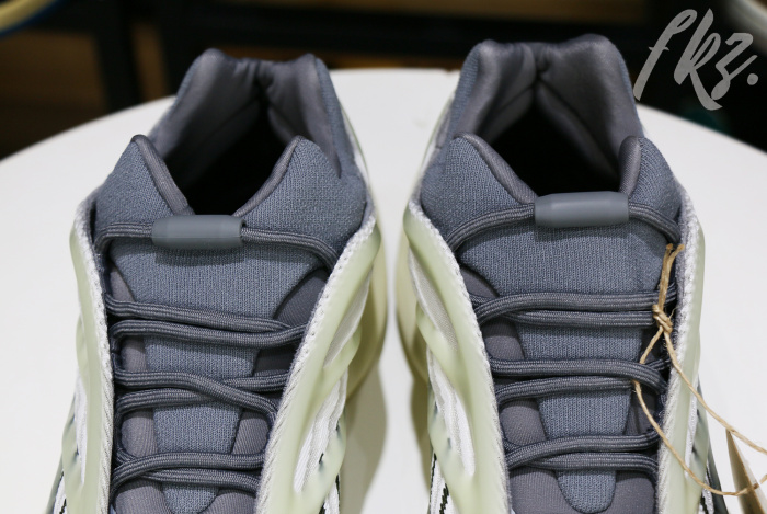 Yeezy 700 V3 ‘Fade Salt’ 2022