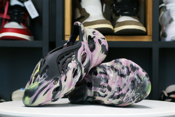 Yeezy Foam Runner “MX Carbon” 2022 (IG9562)（A1）