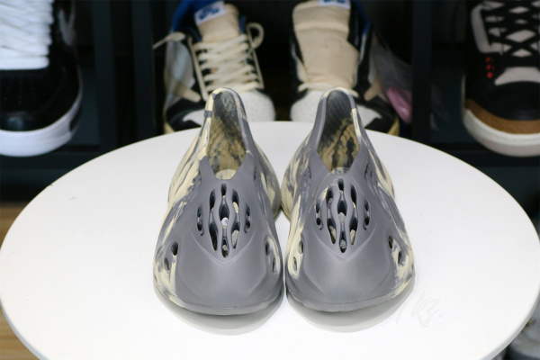 Yeezy Foam Runner “MXT Moon Grey” (GV7904 月灰）（A1）