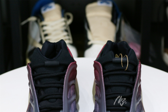 Yeezy 700 V3 Fade Carbon 2022