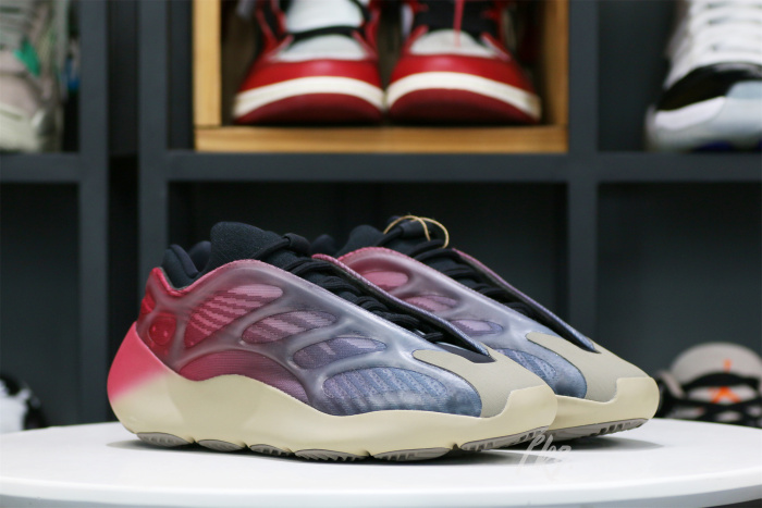 Yeezy 700 V3 Fade Carbon 2022