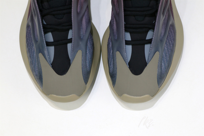 Yeezy 700 V3 Fade Carbon 2022