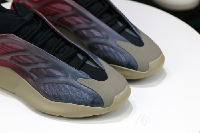 Yeezy 700 V3 Fade Carbon 2022
