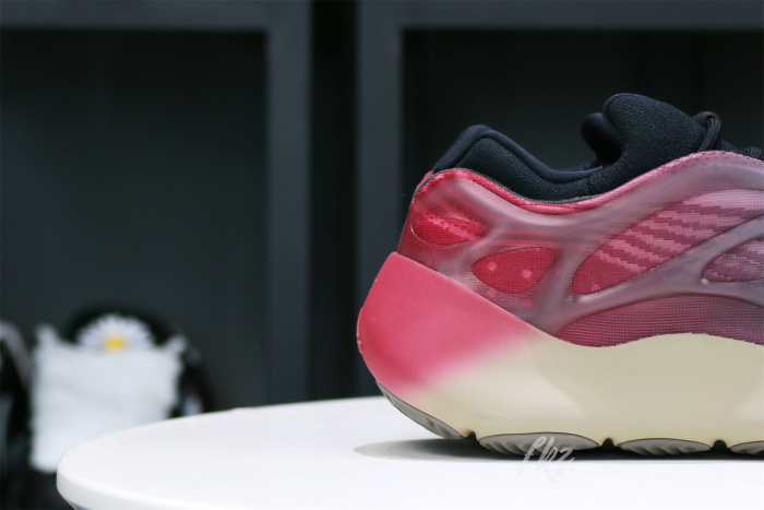 Yeezy 700 V3 Fade Carbon 2022