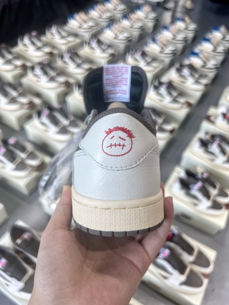 Travis Scott x Air Jordan 1 Low OG  Reverse Mocha （A1）