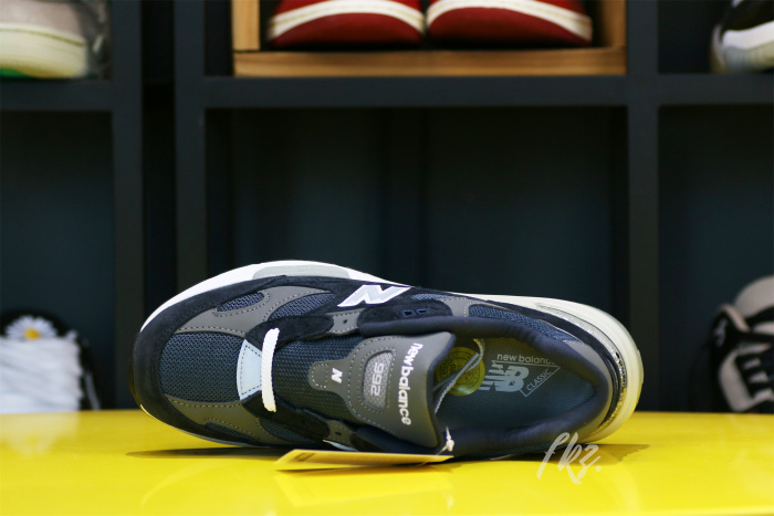 New Balance 992 Navy Grey