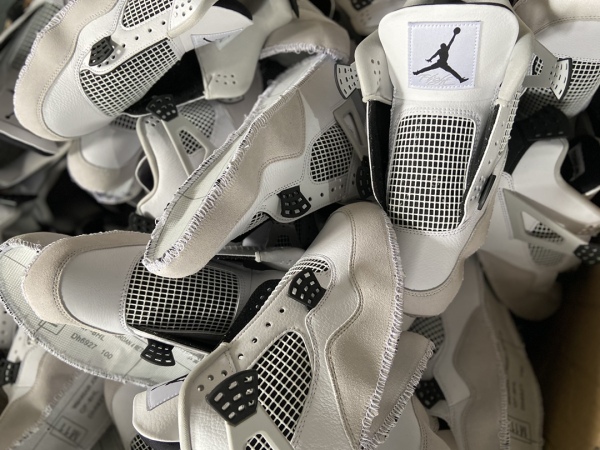 Jordan 4 Retro Military Black（A1）