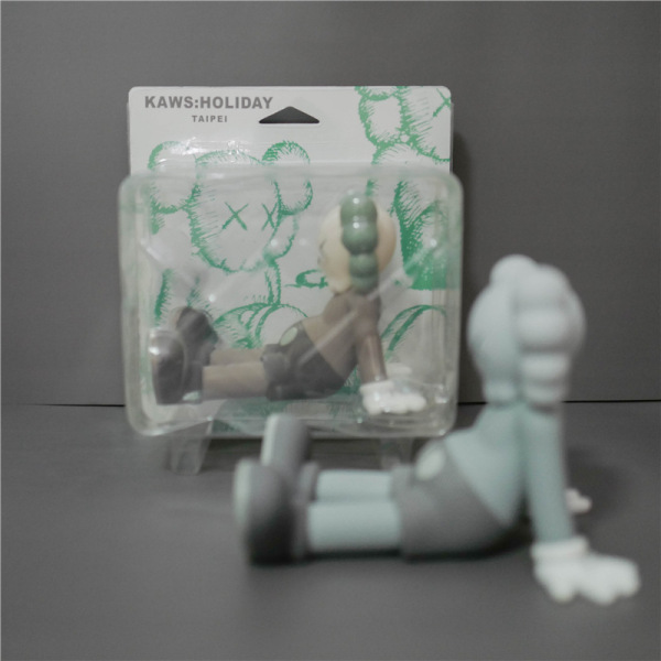 Kaws Taipei Originalfake sitting toys hight 20cm